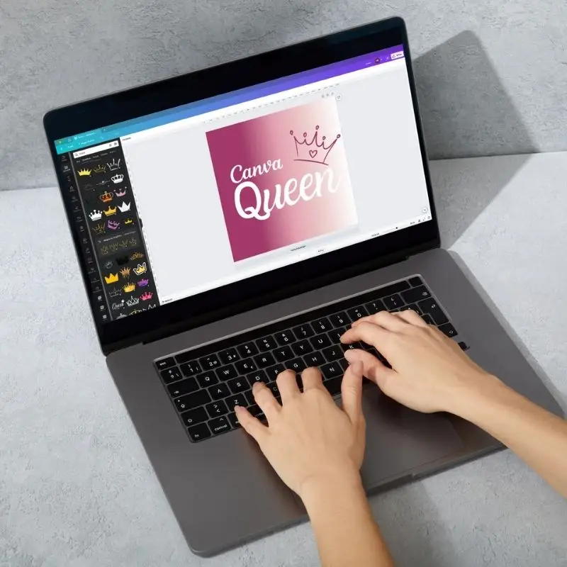 Computer mit geöffneter Canva Software und Grafik mit Schriftzug Canva-Queen